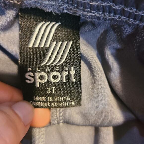 𝅺Place sport boys 3T athletic shorts, red silver and gray - Picture 3 of 4